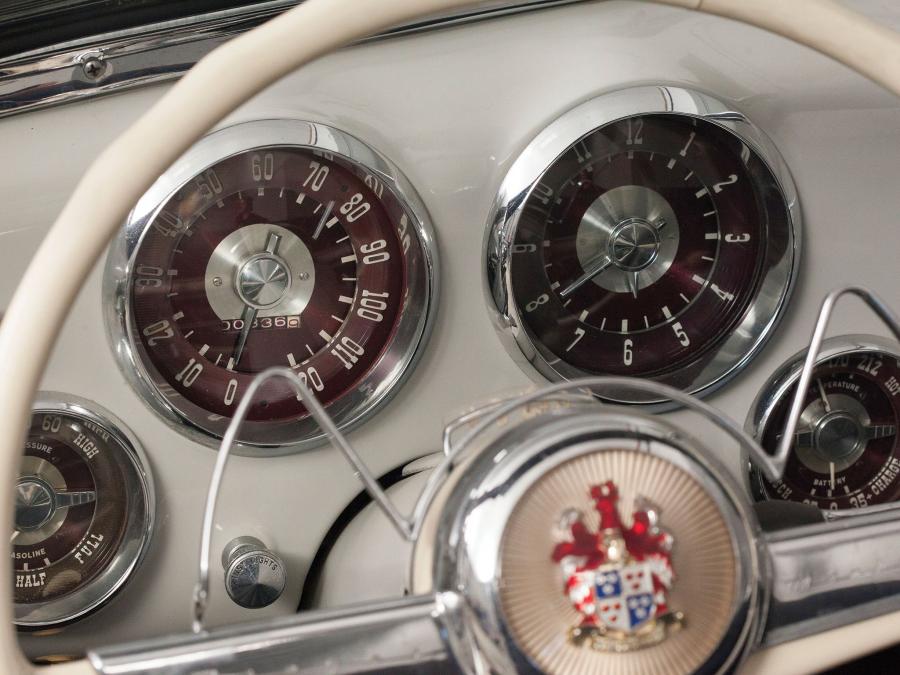 Панель приборов Frazer Manhattan Convertible Sedan (F5162) 1951 года  (фото 6 из 39)